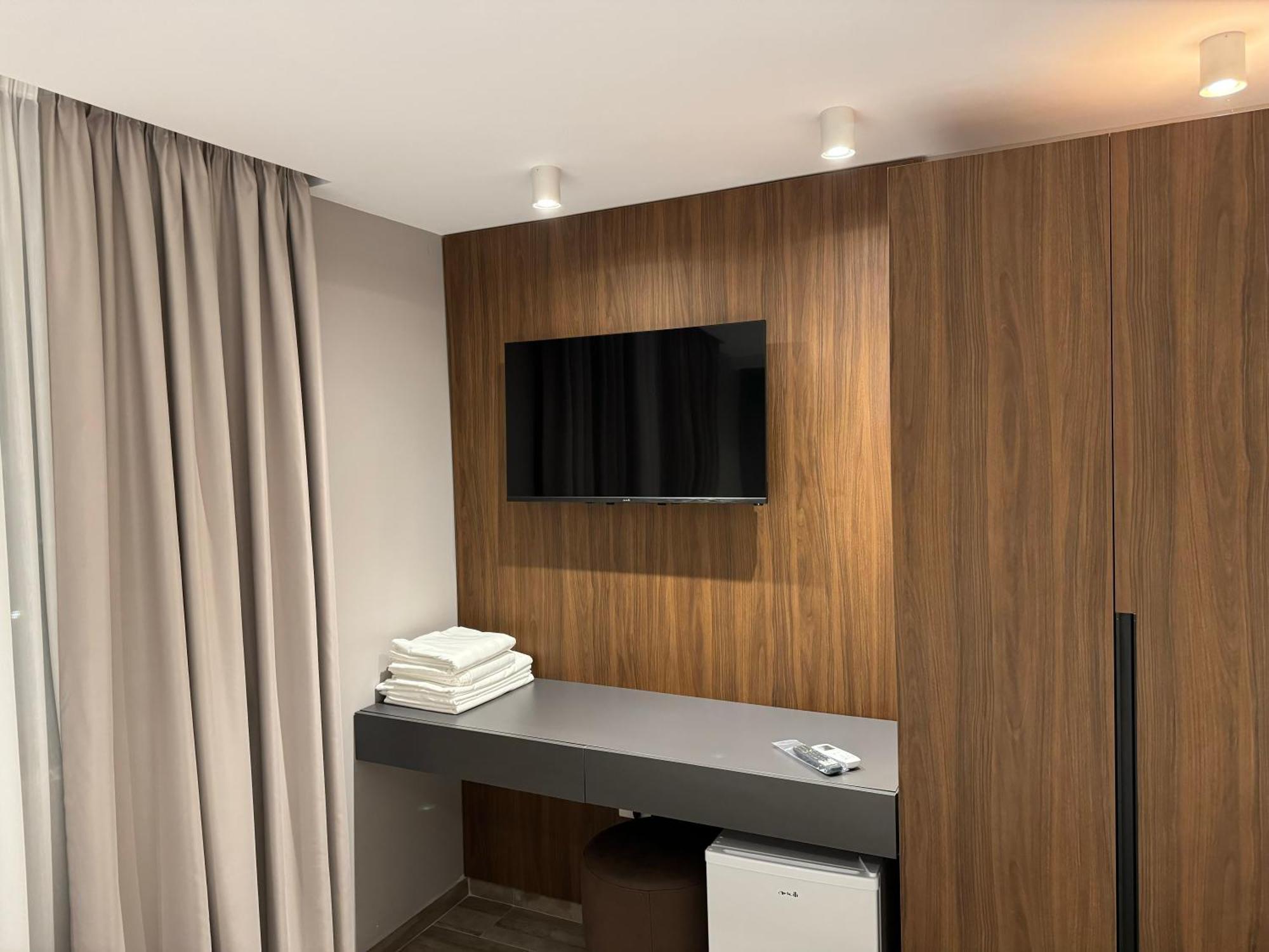 Side Airport Hotel Kruje Luaran gambar