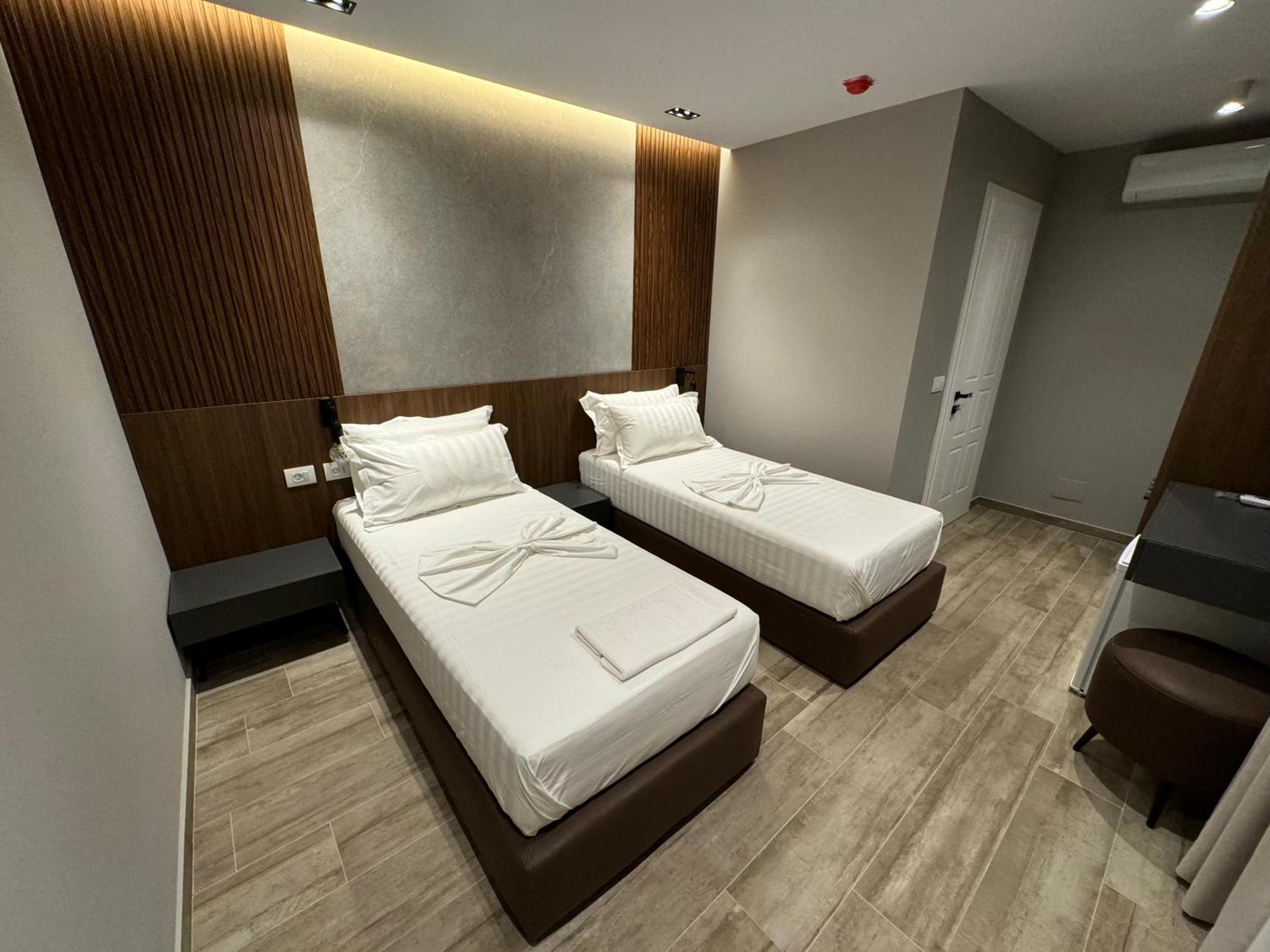 Side Airport Hotel Kruje Luaran gambar